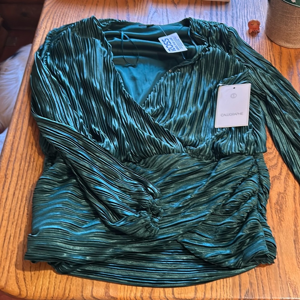 Nice blouse dark green v neck long sleeve